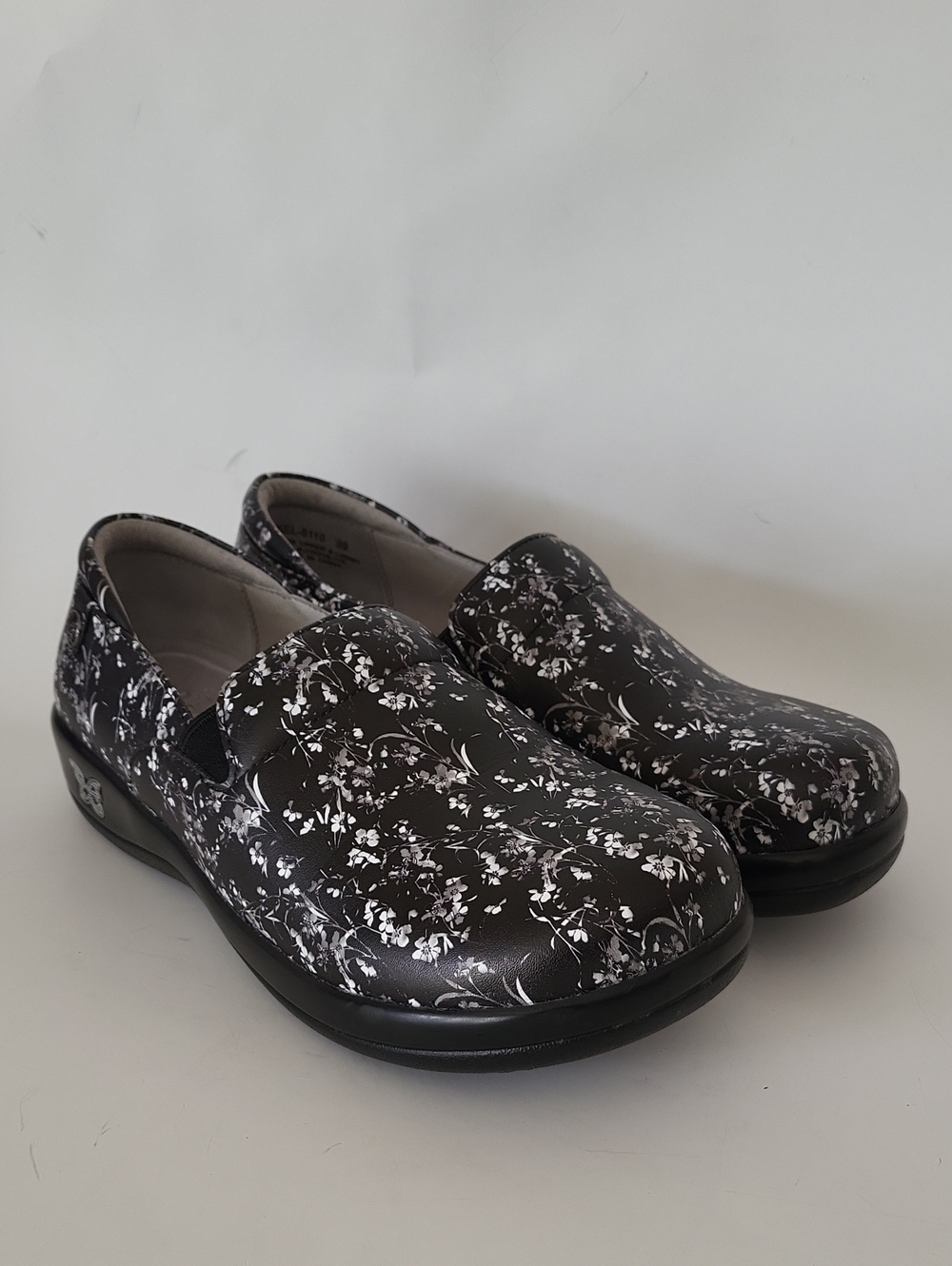 Alegria Keli Professional Slip On Grey Gardens Floral Nursing Clogs Size 39